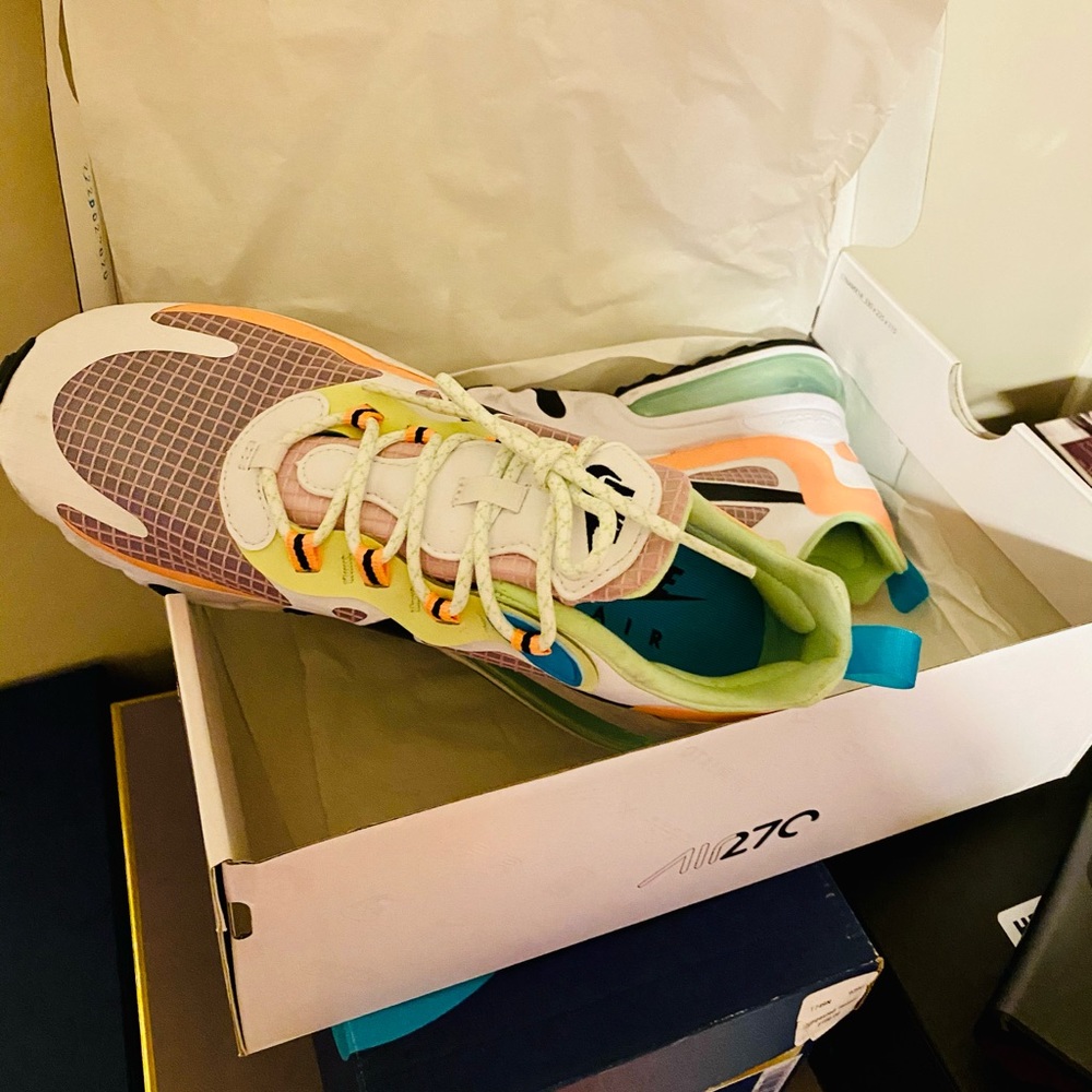 Athletic shoes